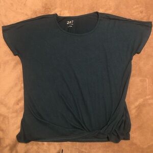 Maurice’s short sleeve 24/7 knotted front top